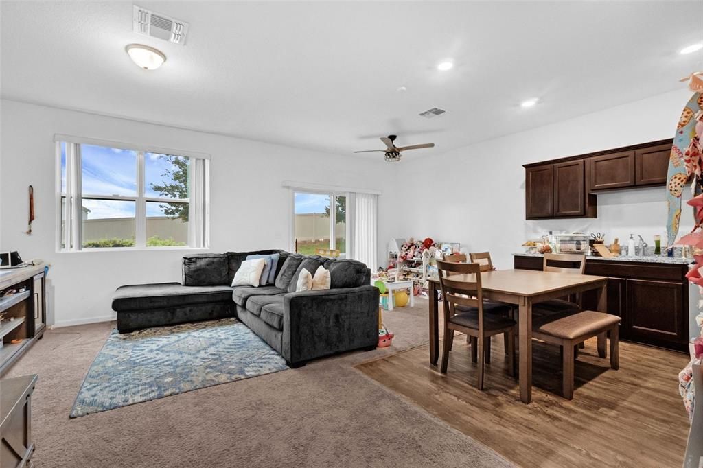 For Sale: $242,000 (3 beds, 2 baths, 1404 Square Feet)