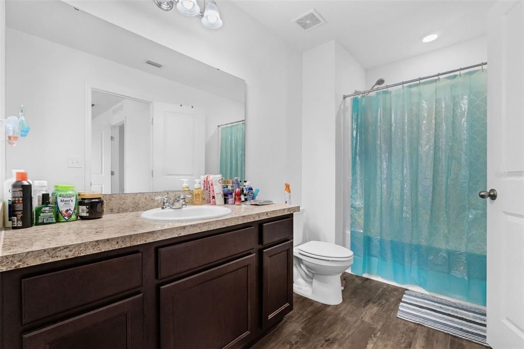 For Sale: $242,000 (3 beds, 2 baths, 1404 Square Feet)