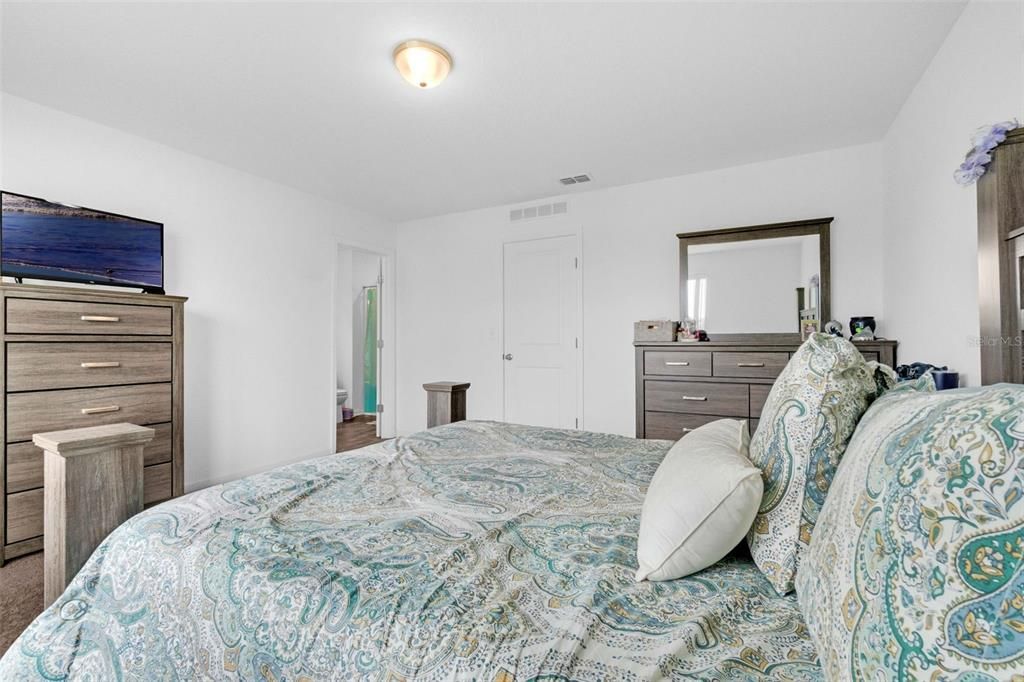 For Sale: $242,000 (3 beds, 2 baths, 1404 Square Feet)