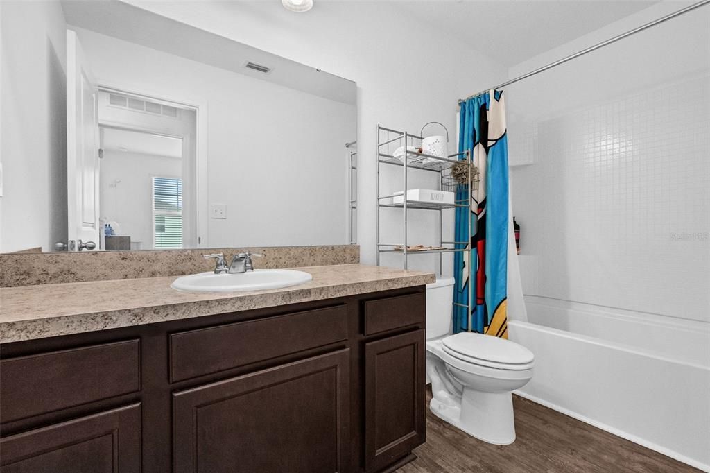 For Sale: $242,000 (3 beds, 2 baths, 1404 Square Feet)