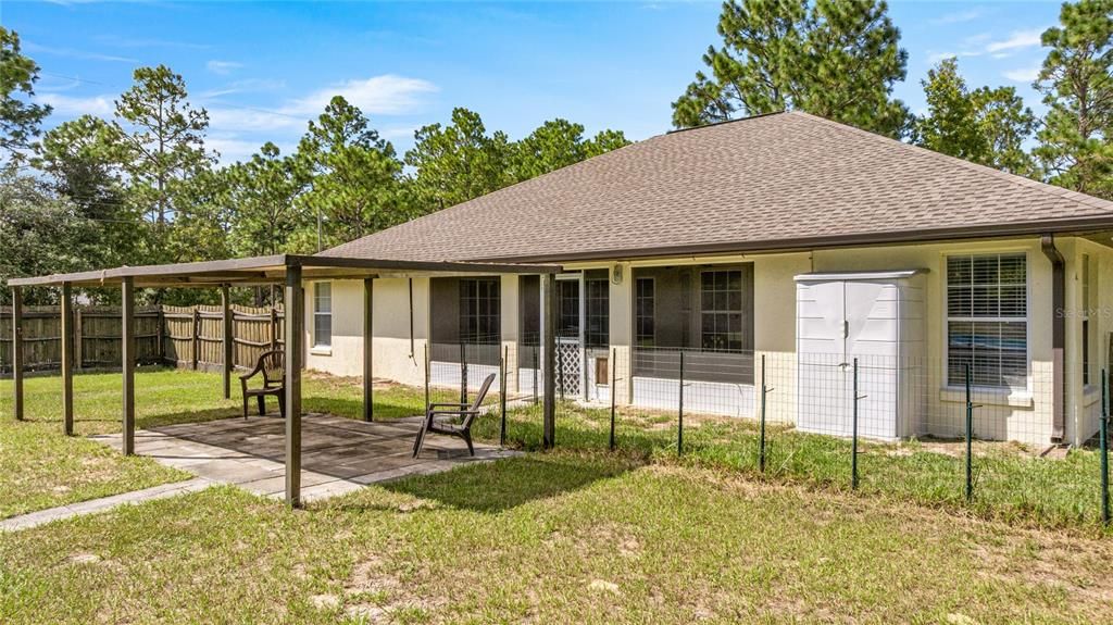 Activo con contrato: $375,000 (5 camas, 2 baños, 2230 Pies cuadrados)