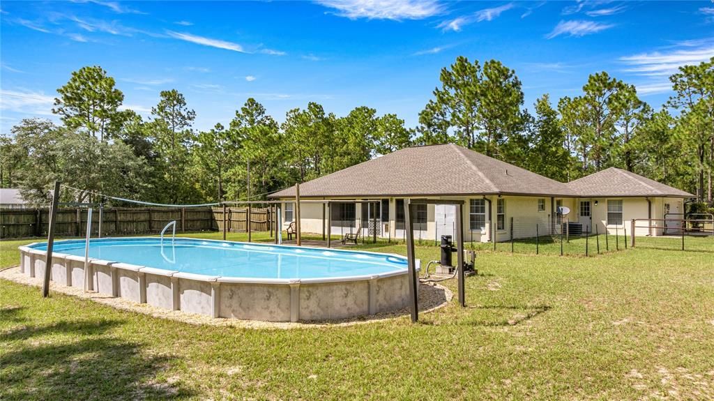 Activo con contrato: $375,000 (5 camas, 2 baños, 2230 Pies cuadrados)