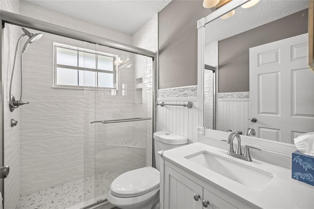 Activo con contrato: $375,000 (5 camas, 2 baños, 2230 Pies cuadrados)