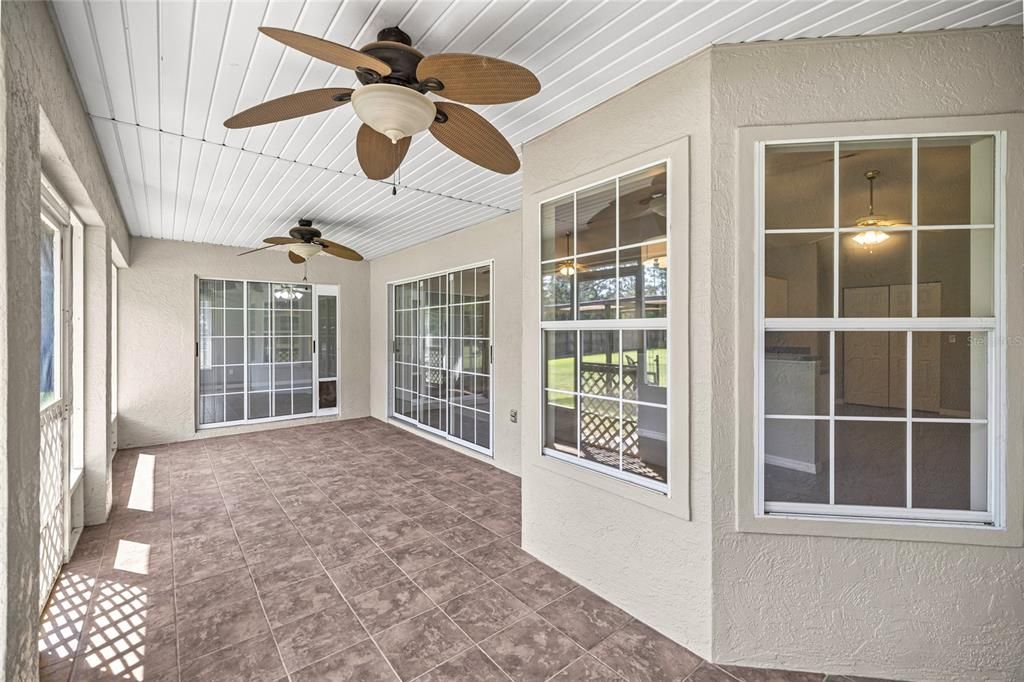 Activo con contrato: $375,000 (5 camas, 2 baños, 2230 Pies cuadrados)