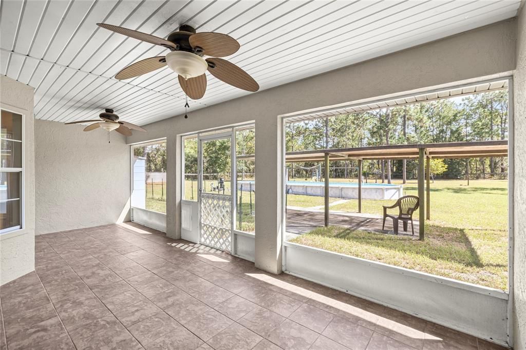 Activo con contrato: $375,000 (5 camas, 2 baños, 2230 Pies cuadrados)