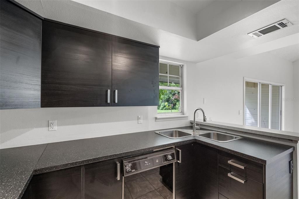 Active With Contract: $239,000 (2 beds, 2 baths, 1166 Square Feet)