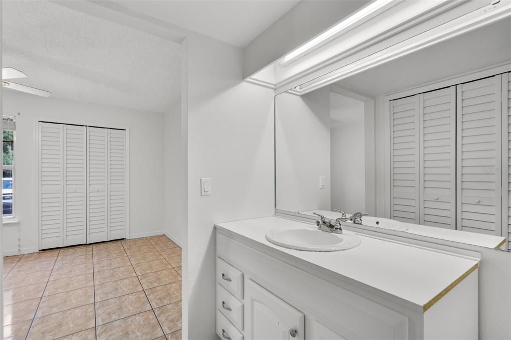 Active With Contract: $239,000 (2 beds, 2 baths, 1166 Square Feet)