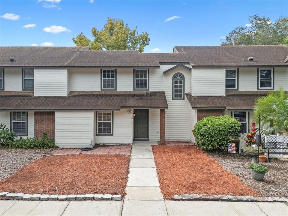 Active With Contract: $239,000 (2 beds, 2 baths, 1166 Square Feet)