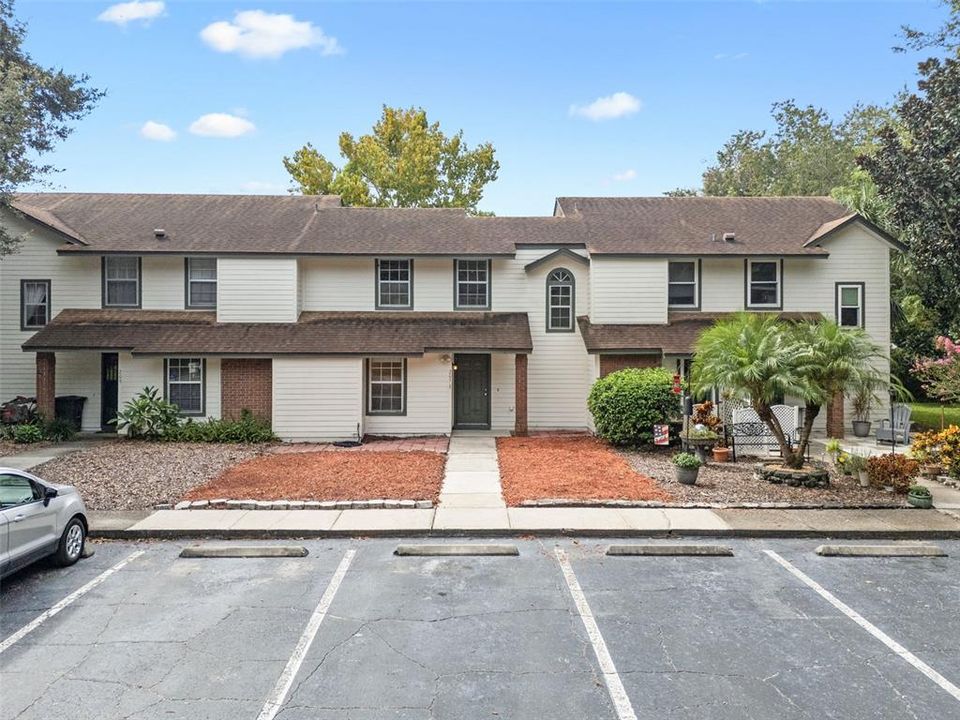 Active With Contract: $239,000 (2 beds, 2 baths, 1166 Square Feet)