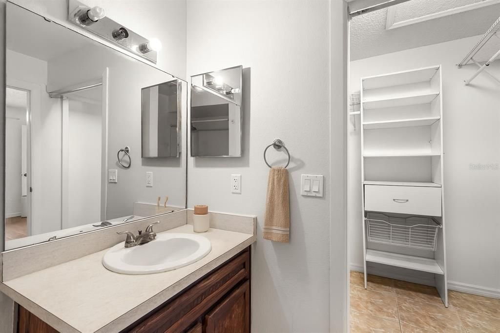 Active With Contract: $239,000 (2 beds, 2 baths, 1166 Square Feet)