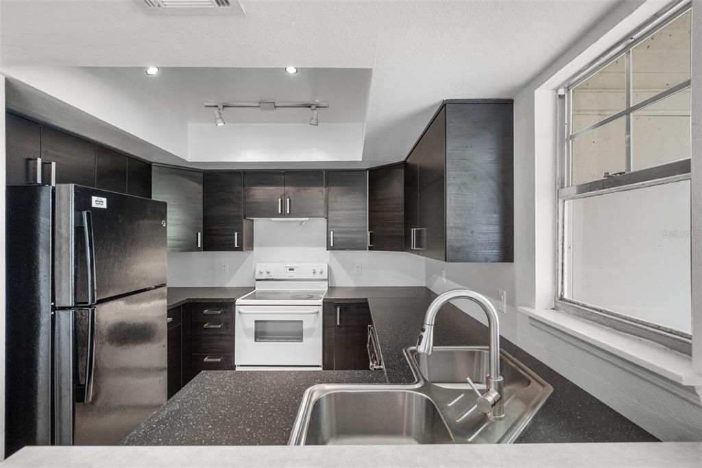 Active With Contract: $239,000 (2 beds, 2 baths, 1166 Square Feet)