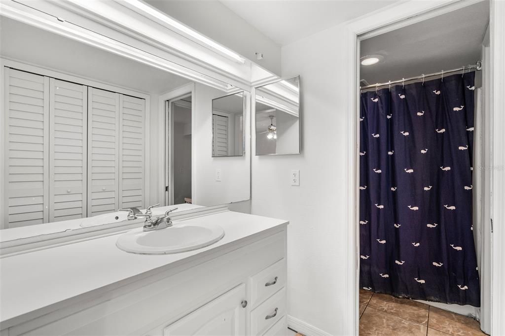 Active With Contract: $239,000 (2 beds, 2 baths, 1166 Square Feet)