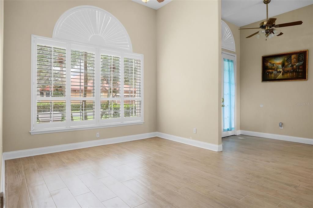 Под контрактом: $614,999 (5 спален, 3 ванн, 2848 Квадратных фут)