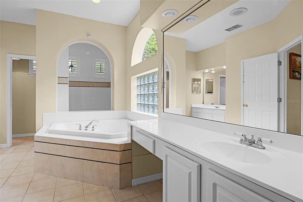 Под контрактом: $614,999 (5 спален, 3 ванн, 2848 Квадратных фут)