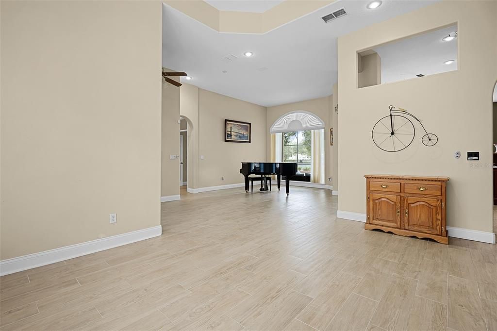 Под контрактом: $614,999 (5 спален, 3 ванн, 2848 Квадратных фут)