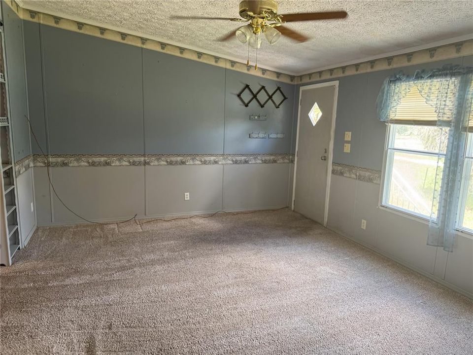 For Sale: $209,900 (3 beds, 2 baths, 1404 Square Feet)