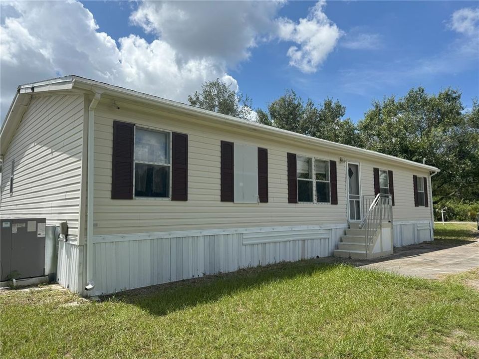 For Sale: $209,900 (3 beds, 2 baths, 1404 Square Feet)