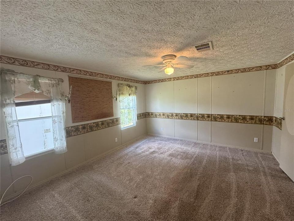 For Sale: $209,900 (3 beds, 2 baths, 1404 Square Feet)