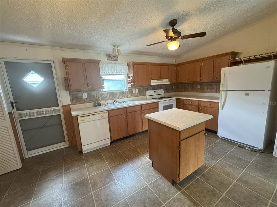 For Sale: $209,900 (3 beds, 2 baths, 1404 Square Feet)