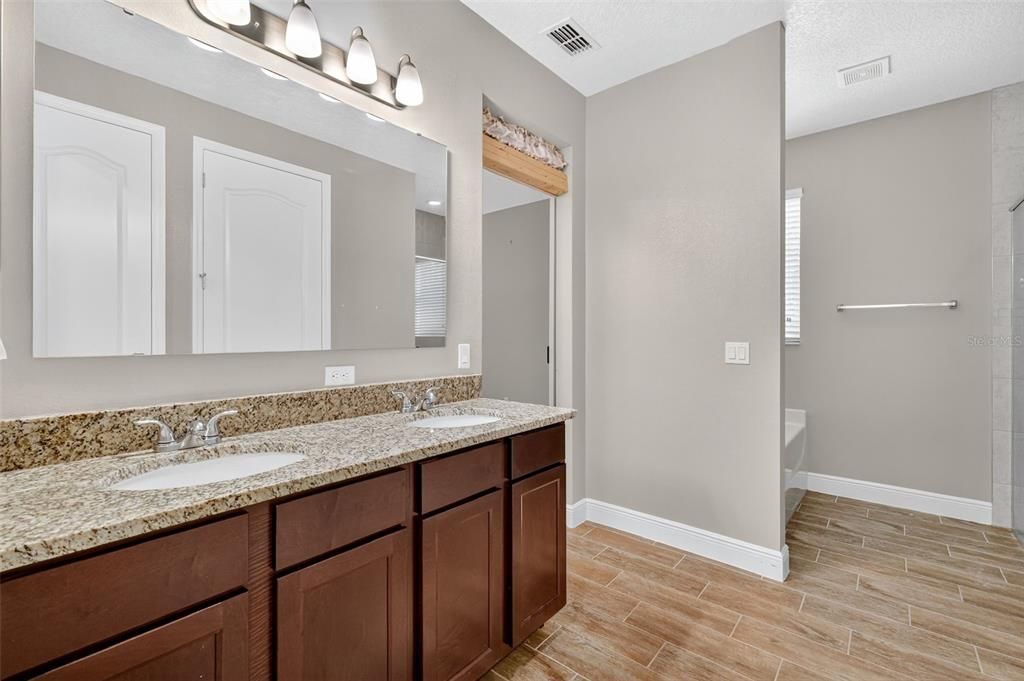 For Sale: $685,000 (7 beds, 5 baths, 4568 Square Feet)