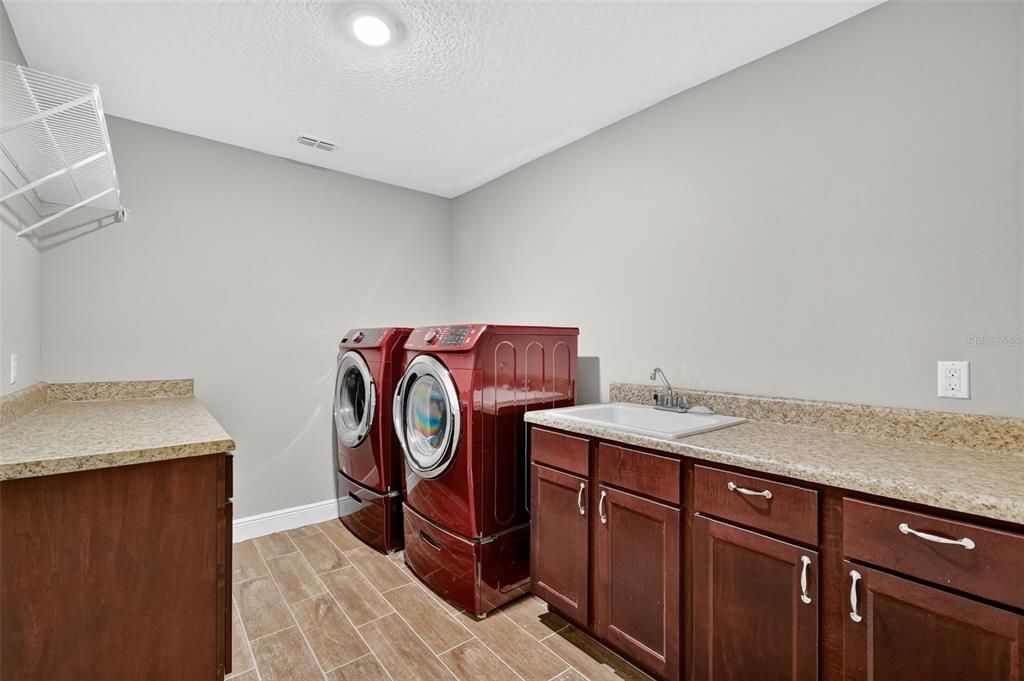 For Sale: $685,000 (7 beds, 5 baths, 4568 Square Feet)