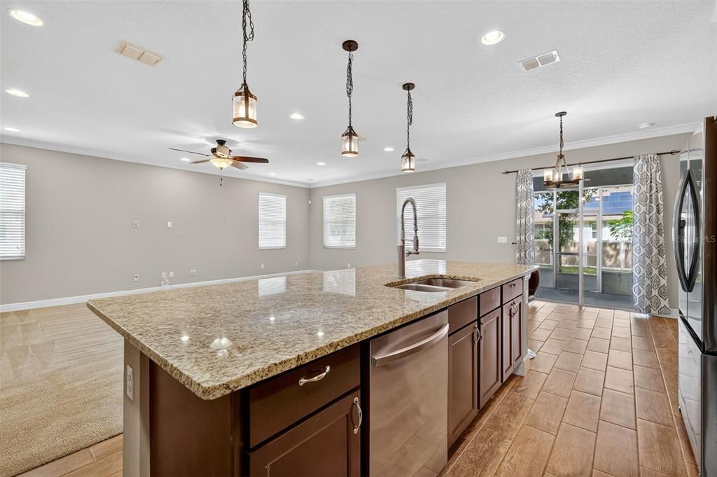 For Sale: $685,000 (7 beds, 5 baths, 4568 Square Feet)