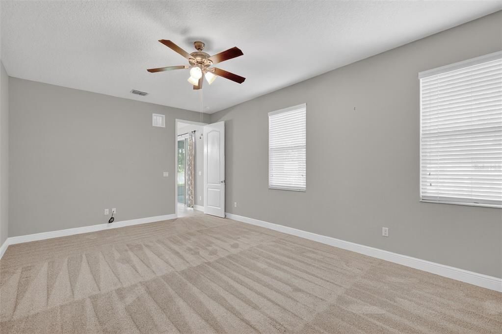 For Sale: $685,000 (7 beds, 5 baths, 4568 Square Feet)