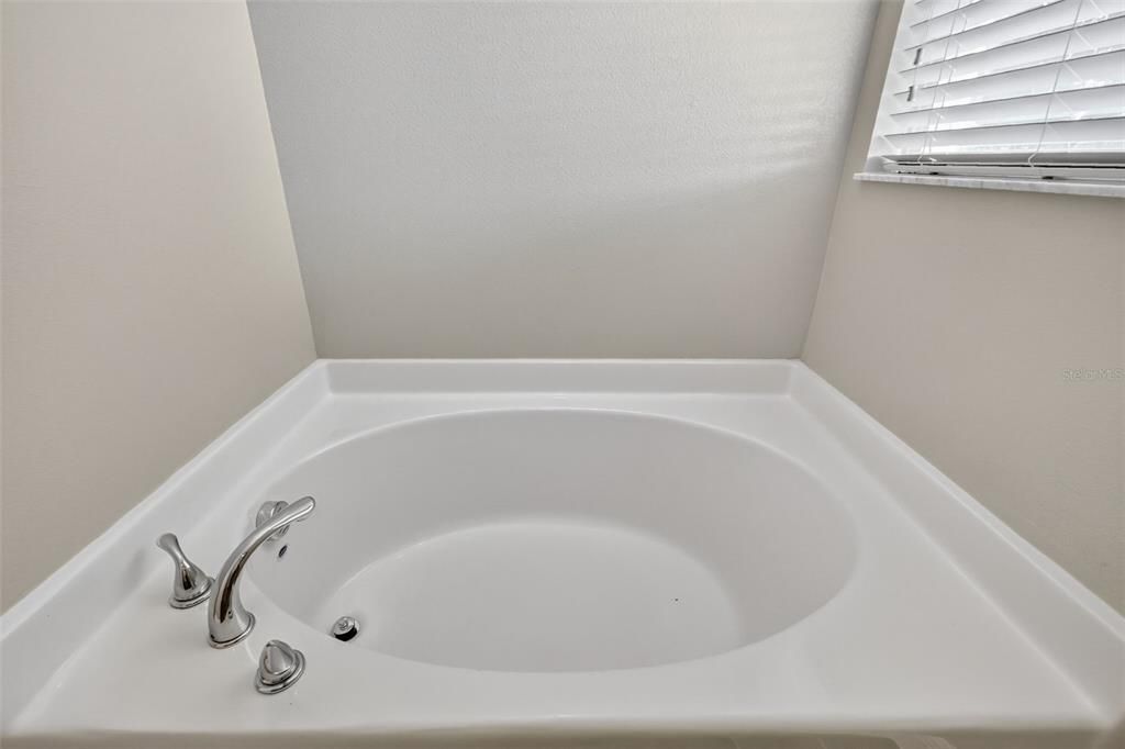 For Sale: $685,000 (7 beds, 5 baths, 4568 Square Feet)