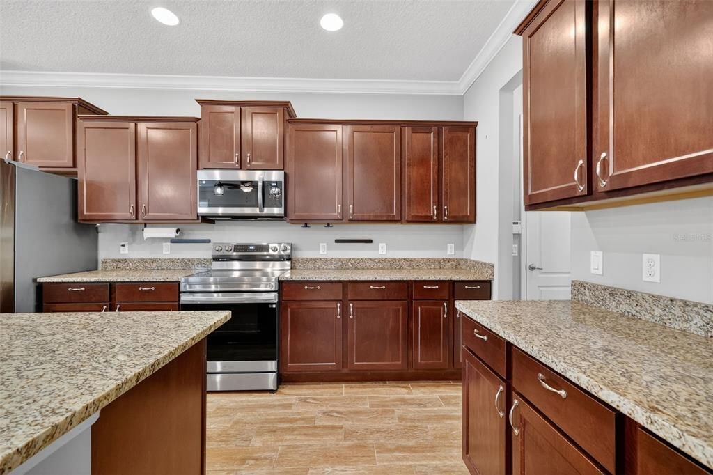 For Sale: $685,000 (7 beds, 5 baths, 4568 Square Feet)