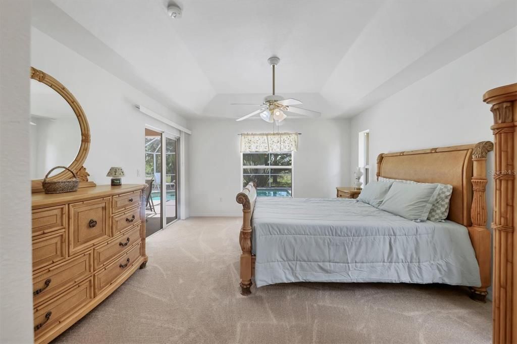 合同活跃: $379,000 (3 贝兹, 2 浴室, 1699 平方英尺)