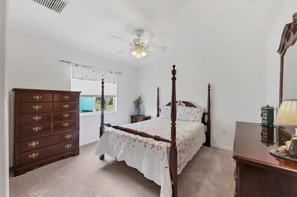 合同活跃: $379,000 (3 贝兹, 2 浴室, 1699 平方英尺)