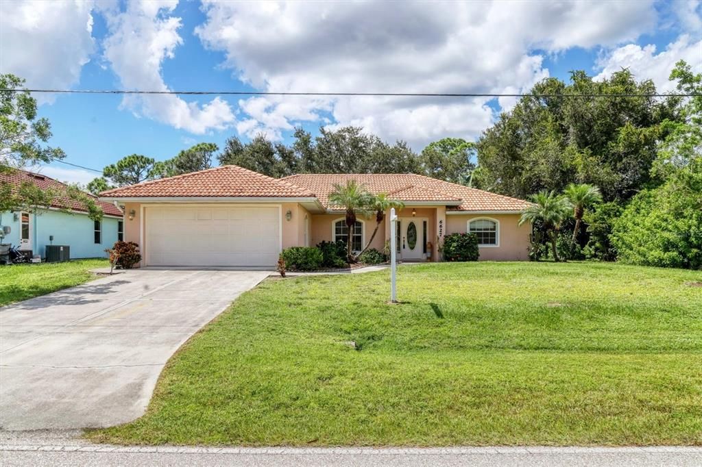 合同活跃: $379,000 (3 贝兹, 2 浴室, 1699 平方英尺)