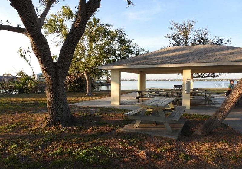 合同活跃: $379,000 (3 贝兹, 2 浴室, 1699 平方英尺)