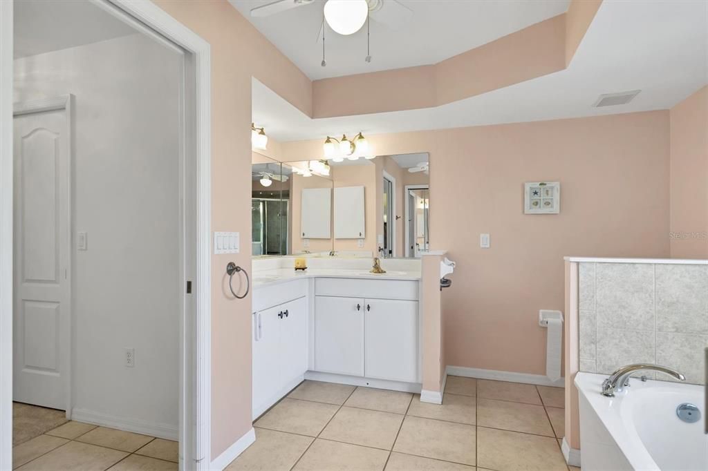 合同活跃: $379,000 (3 贝兹, 2 浴室, 1699 平方英尺)