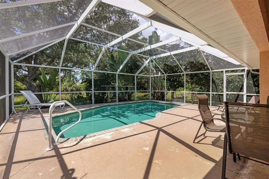 合同活跃: $379,000 (3 贝兹, 2 浴室, 1699 平方英尺)