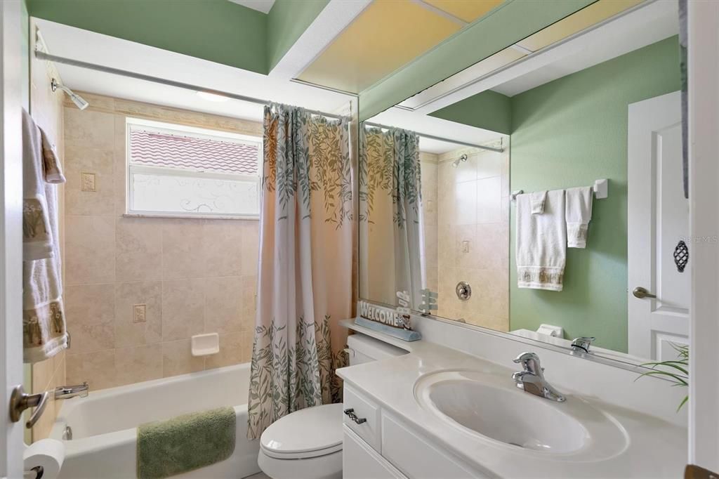 合同活跃: $379,000 (3 贝兹, 2 浴室, 1699 平方英尺)