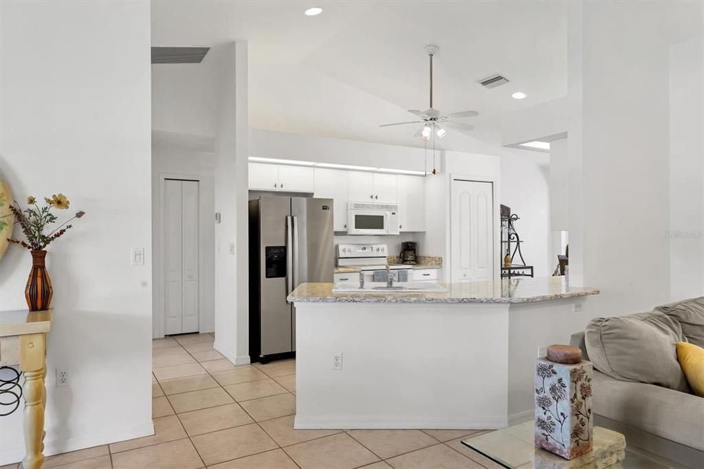 合同活跃: $379,000 (3 贝兹, 2 浴室, 1699 平方英尺)