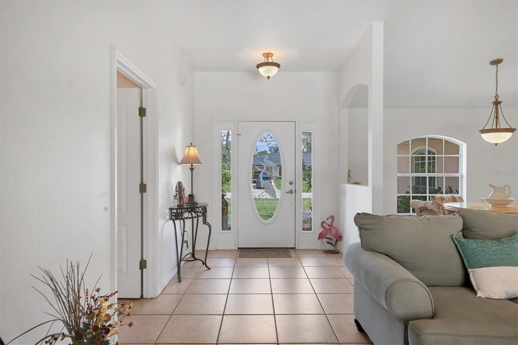 合同活跃: $379,000 (3 贝兹, 2 浴室, 1699 平方英尺)