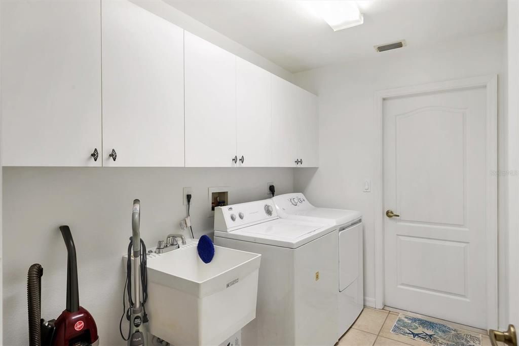 合同活跃: $379,000 (3 贝兹, 2 浴室, 1699 平方英尺)