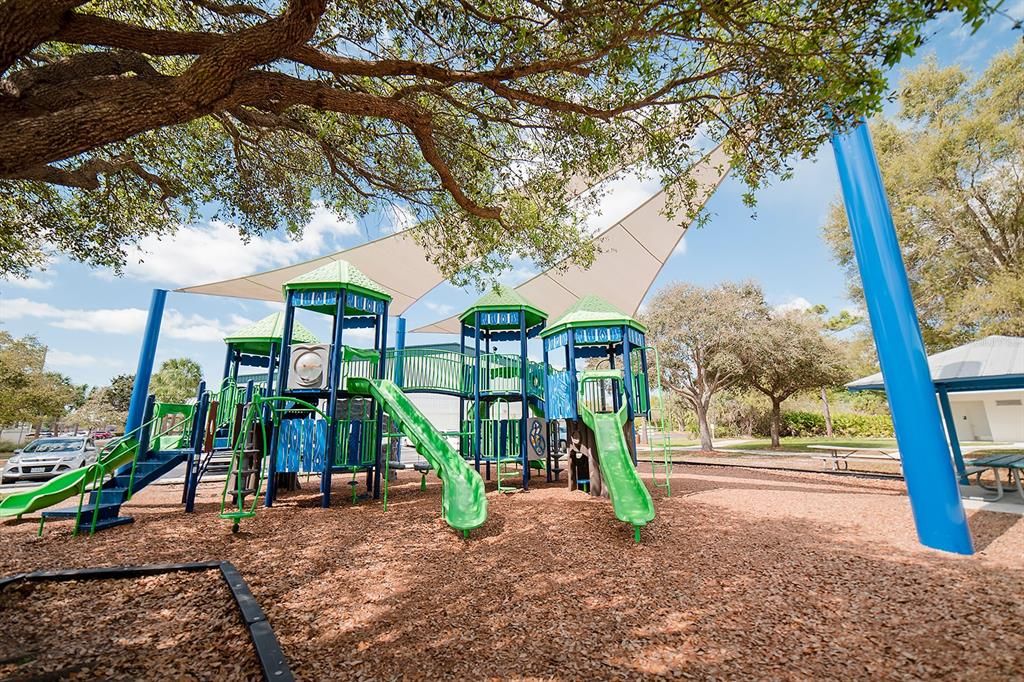 合同活跃: $379,000 (3 贝兹, 2 浴室, 1699 平方英尺)