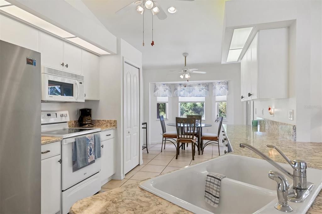 合同活跃: $379,000 (3 贝兹, 2 浴室, 1699 平方英尺)