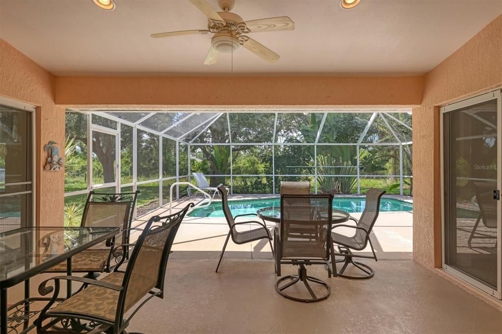 合同活跃: $379,000 (3 贝兹, 2 浴室, 1699 平方英尺)