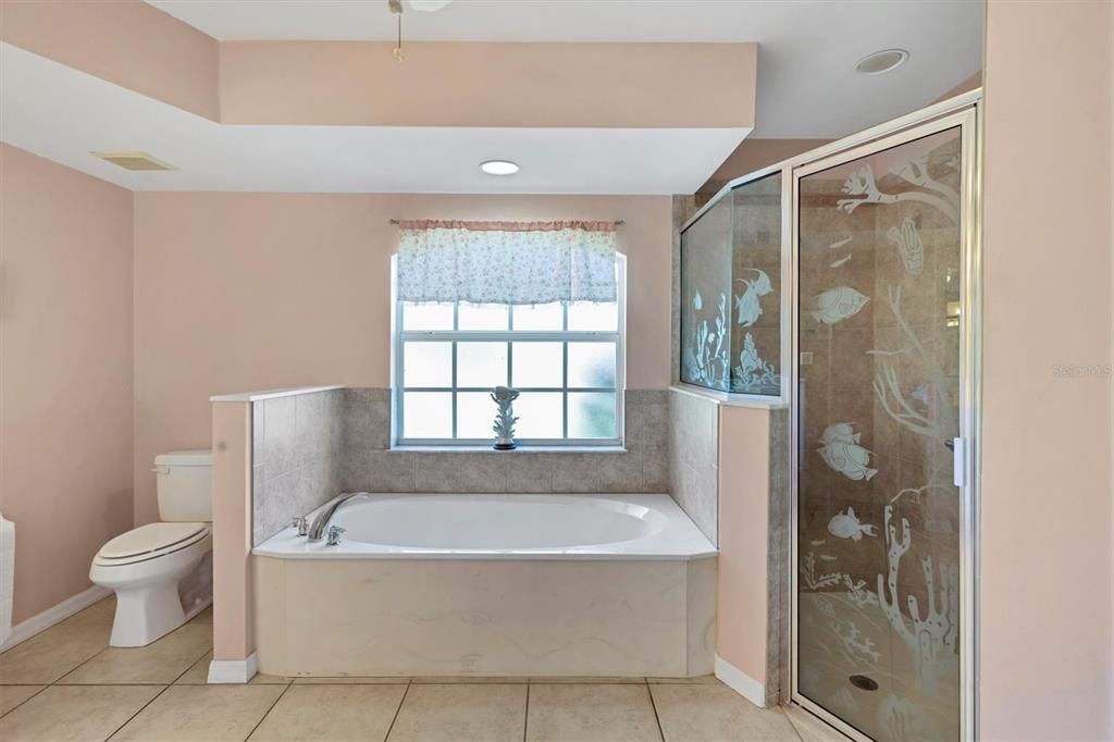 合同活跃: $379,000 (3 贝兹, 2 浴室, 1699 平方英尺)