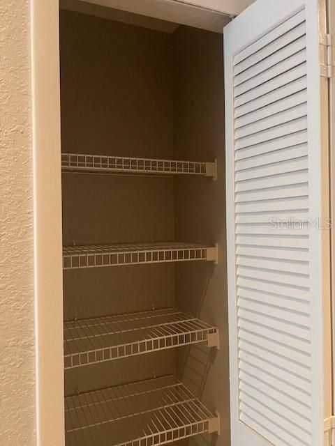 合同活跃: $2,000 (3 贝兹, 2 浴室, 1212 平方英尺)