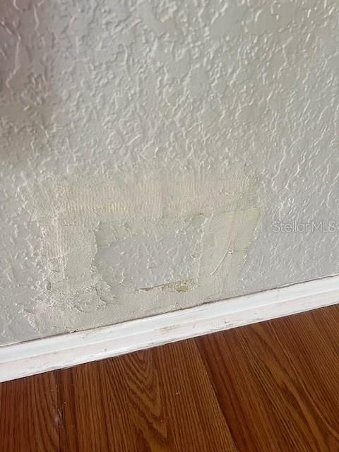 合同活跃: $2,000 (3 贝兹, 2 浴室, 1212 平方英尺)