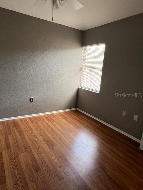 合同活跃: $2,000 (3 贝兹, 2 浴室, 1212 平方英尺)