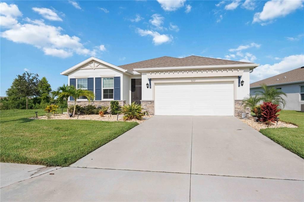 Под контрактом: $2,600 (4 спален, 2 ванн, 2068 Квадратных фут)