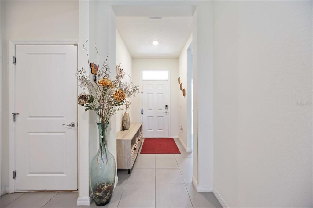 Под контрактом: $2,600 (4 спален, 2 ванн, 2068 Квадратных фут)