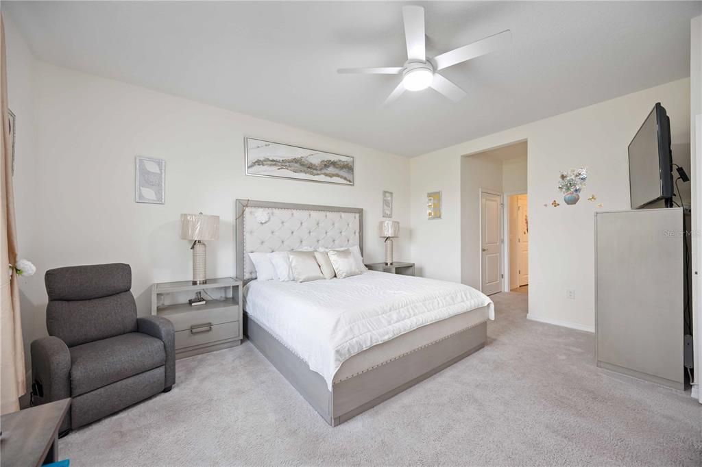 Под контрактом: $2,600 (4 спален, 2 ванн, 2068 Квадратных фут)