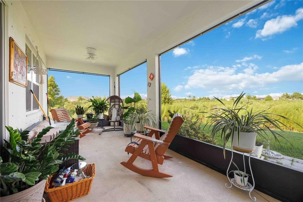 Под контрактом: $2,600 (4 спален, 2 ванн, 2068 Квадратных фут)